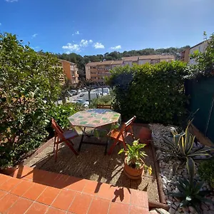  Appartement Charmant Studio Costebelle Proche Gare, Terrasse Et Parking Gratuit