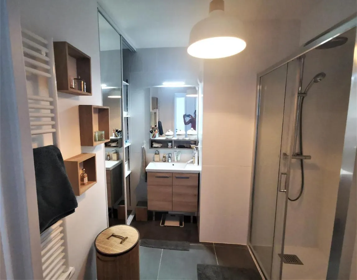 Appartement 2 chambres en résidence avec piscine Hyères France