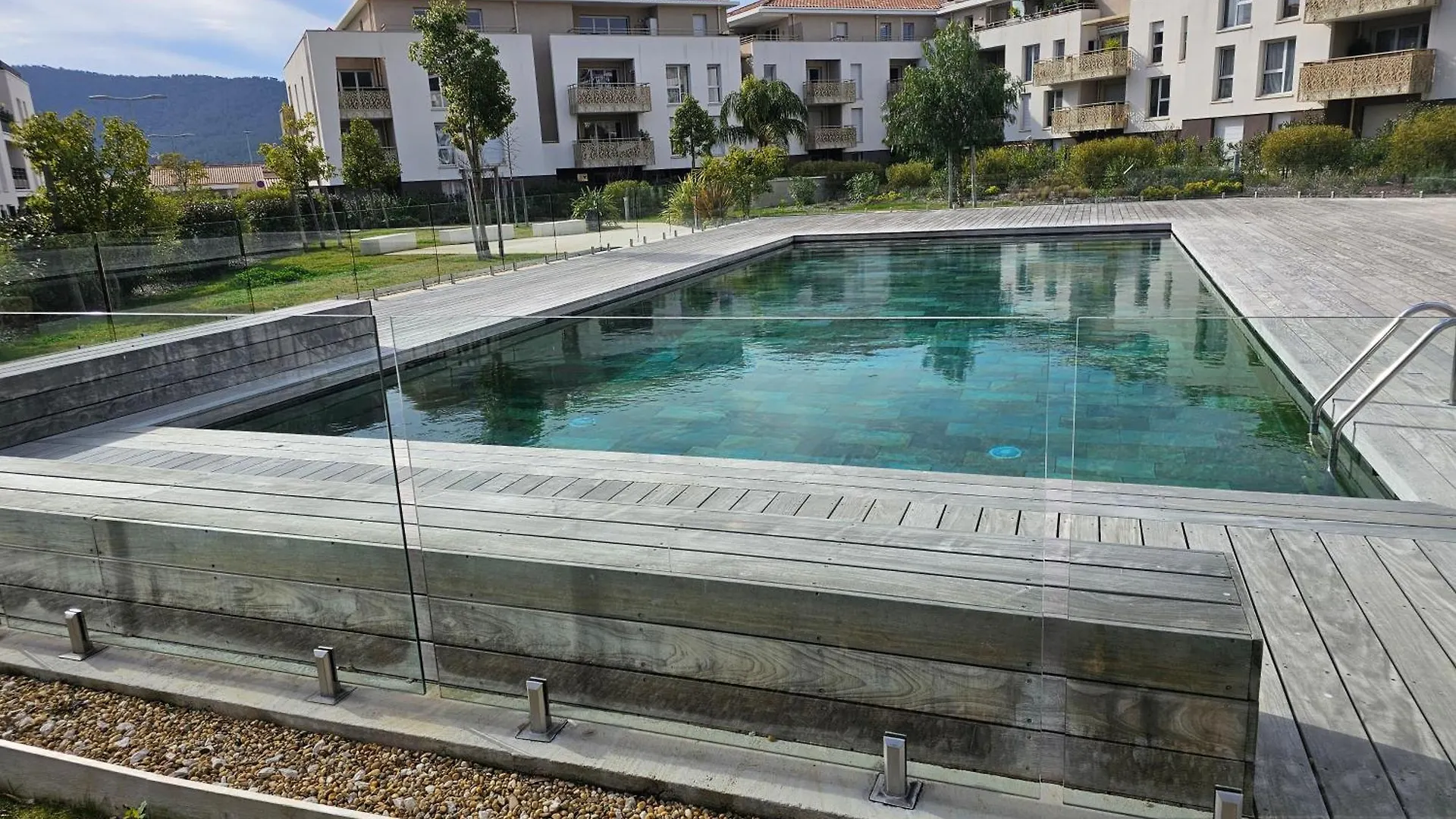 Appartement 2 chambres en résidence avec piscine Hyères